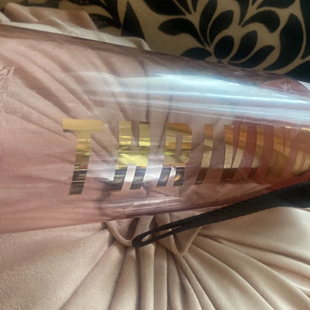 🎀 Victoria’s Secret PINK Logo Collegiate 32 Oz Water Bottle - Picture 2 of 4